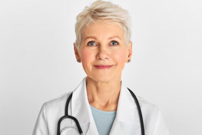 Velho demais para a faculdade de Medicina? Estes médicos mostram que isso não existe