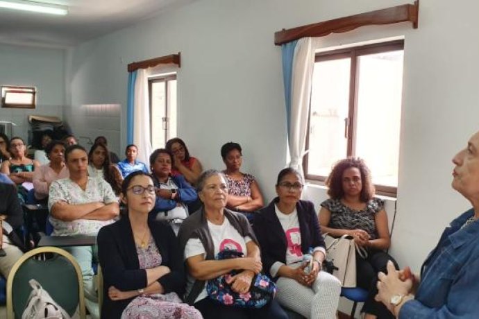 Dr.ª Emília Vieira e Enf. Verónica em Cabo Verde a convite da Liga Cabo-Verdiana Contra o Cancro